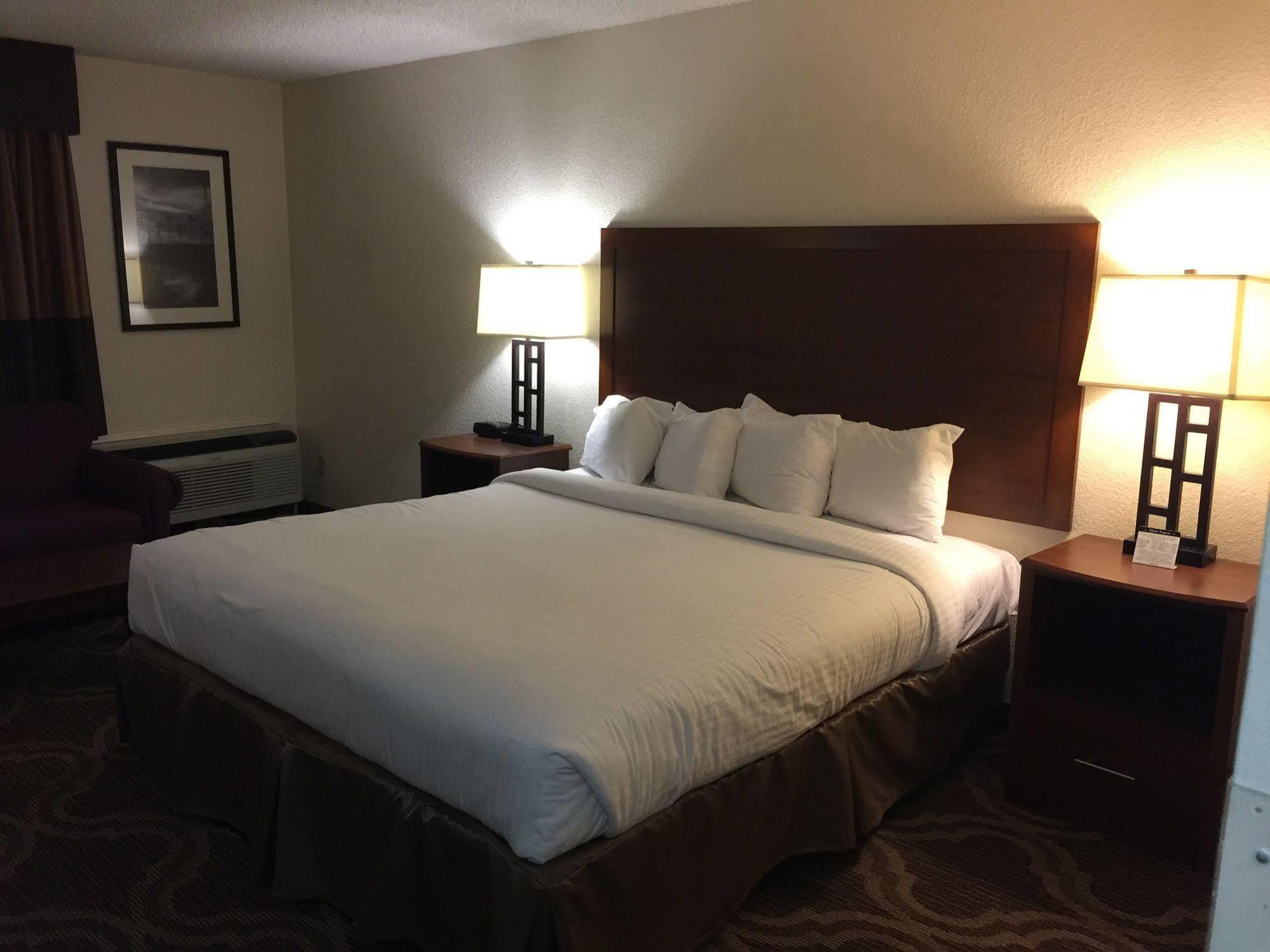 Ashmore Inn And Suites Lubbock Ngoại thất bức ảnh