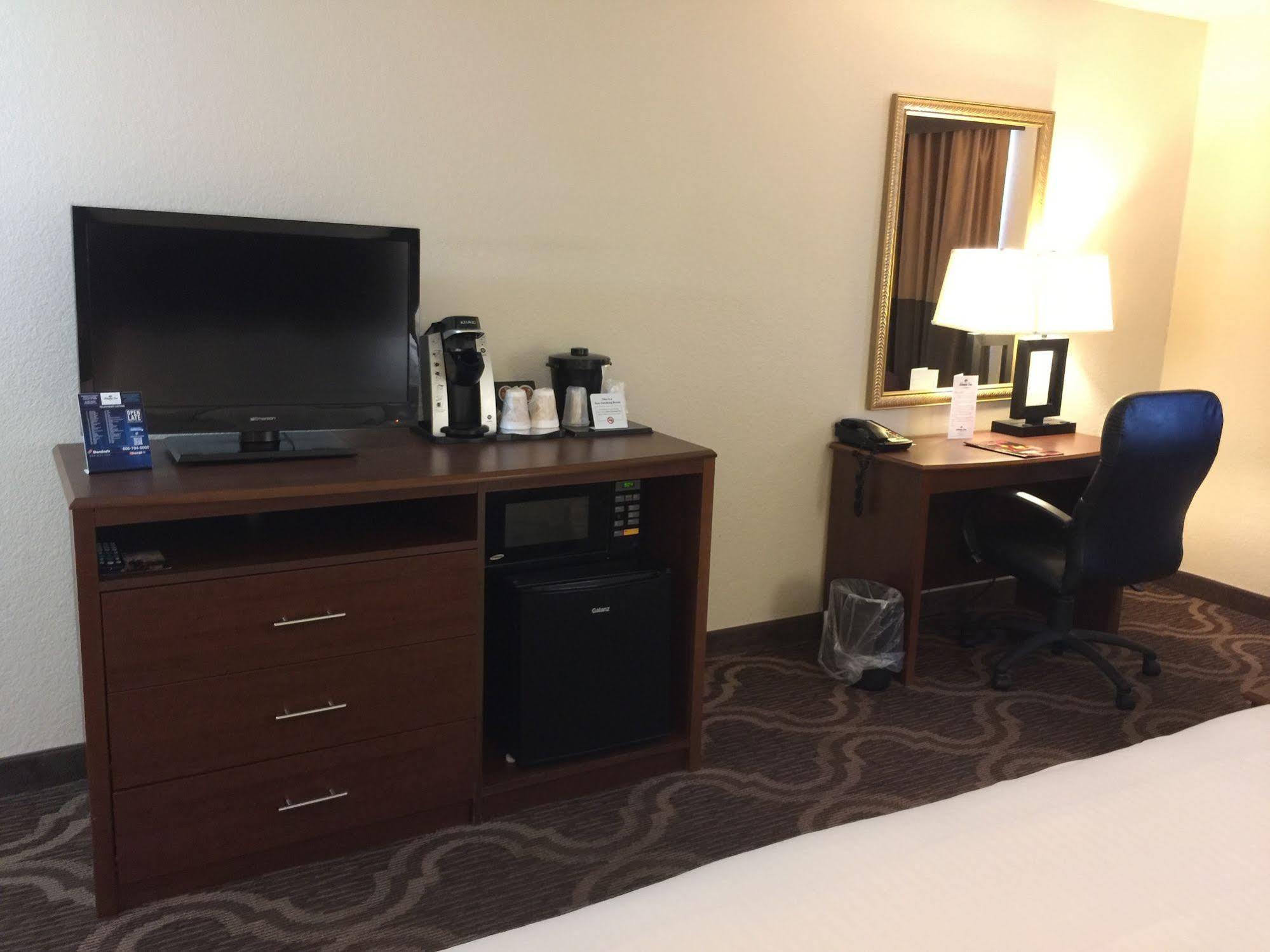 Ashmore Inn And Suites Lubbock Ngoại thất bức ảnh
